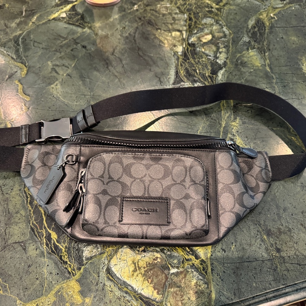 Coach Signature Black and Gray Belt Bag leather UNUSED fanny pack festivals